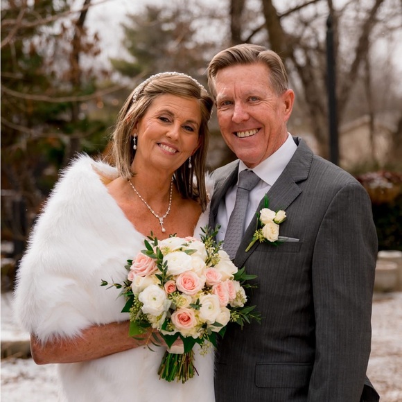 Elegant Pearl and Crystal Headband - Picture 3 of 4